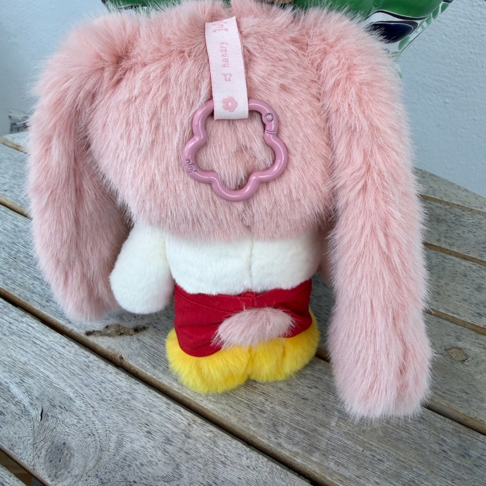 CJ Hendry Minnie Juju first release - Picture 3 of 3